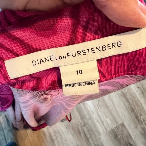 Diane Von Furstenberg silk wrap dresses Elegant Pink Wrap Dress Size 10 - Picture 9 of 10